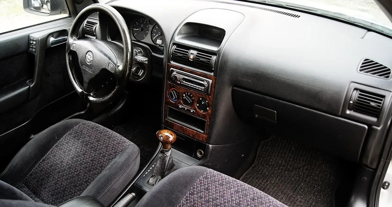 Opel Astra cena 6500 przebieg: 216000, rok produkcji 1999 z Szczecin małe 781